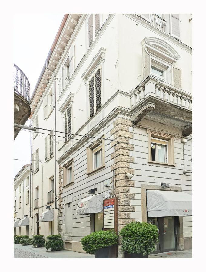 Due Dei Mille. Incantevole Casa In Centro Ad Alba 外观 照片